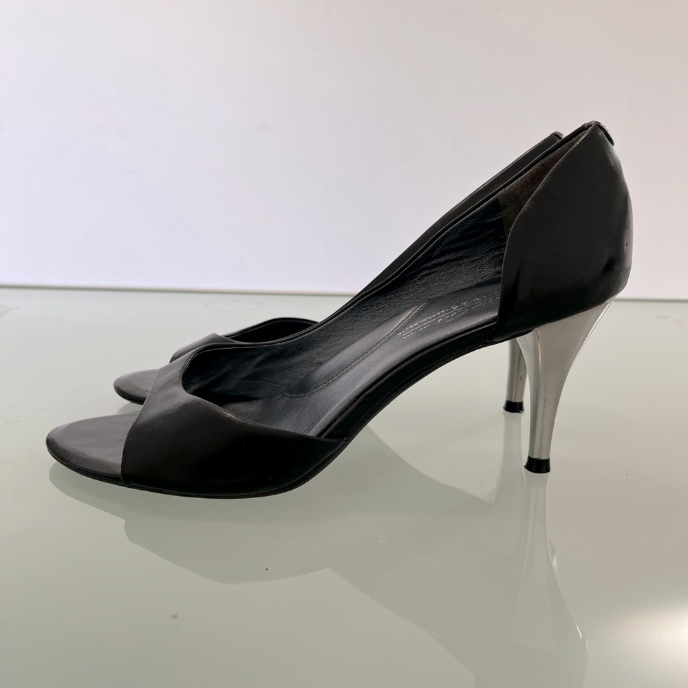 Black leather Kenneth Cole open toe 3” heels